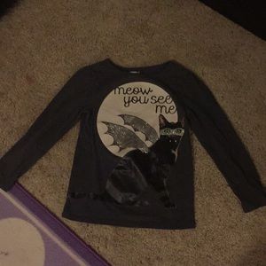 A Medium long sleeve shirt